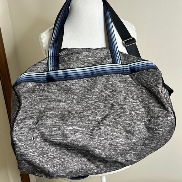 PINK DUFFLE BAG GRAY WITH BLUE HUES - Picture 7 of 8